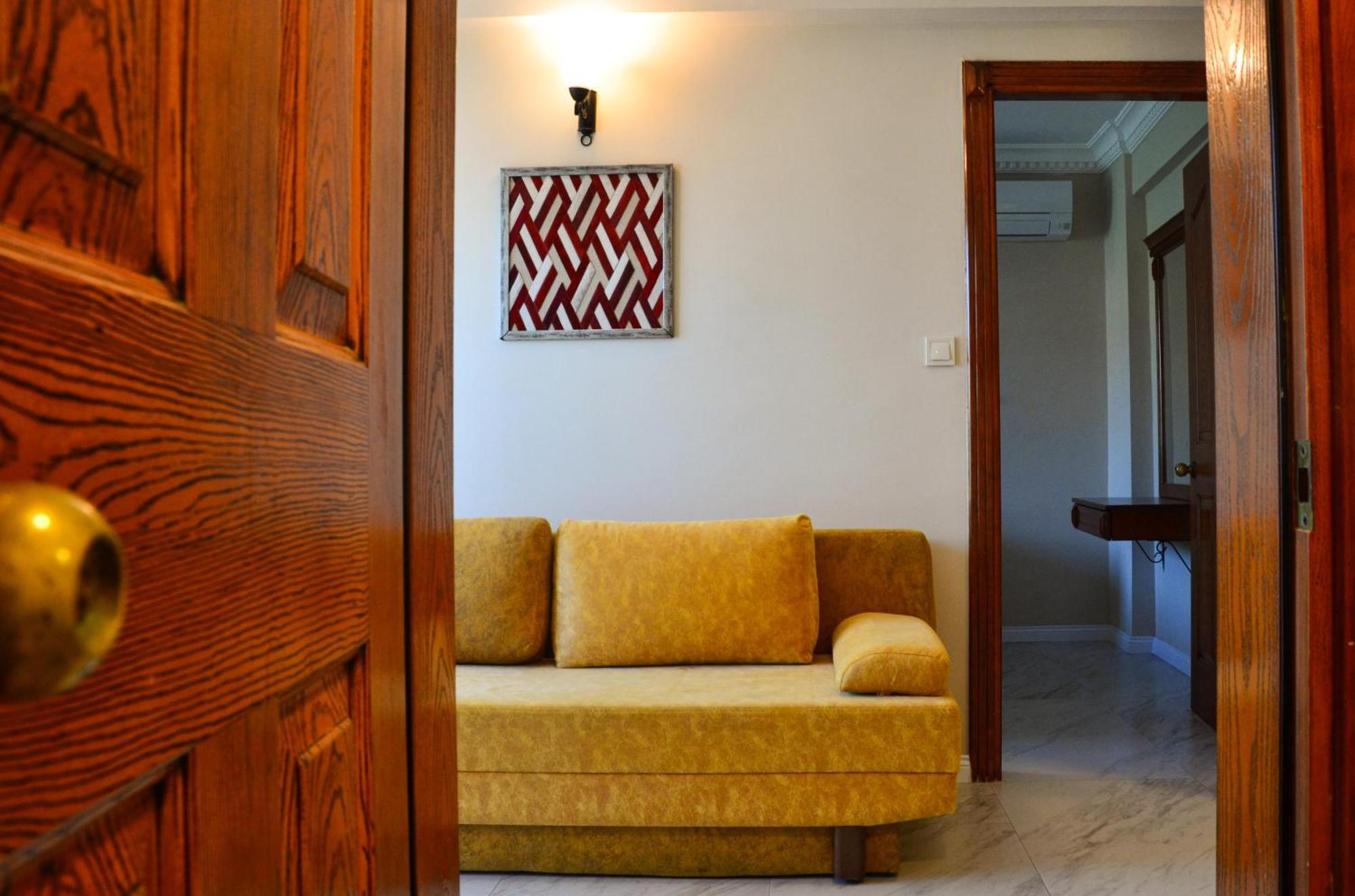 Hotel de apartamente Rosy 3*